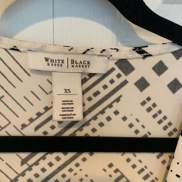 WHBM blouse in XS. Fits small to medium. 4-8. Has stretch. Soft. EUC - Picture 2 of 3